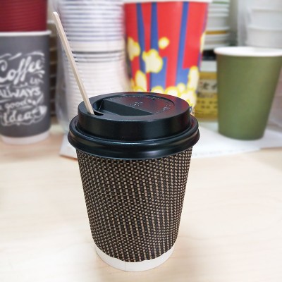 Paper coffee mug with coffee cup lid and Wooden stirrers for coffee shop use